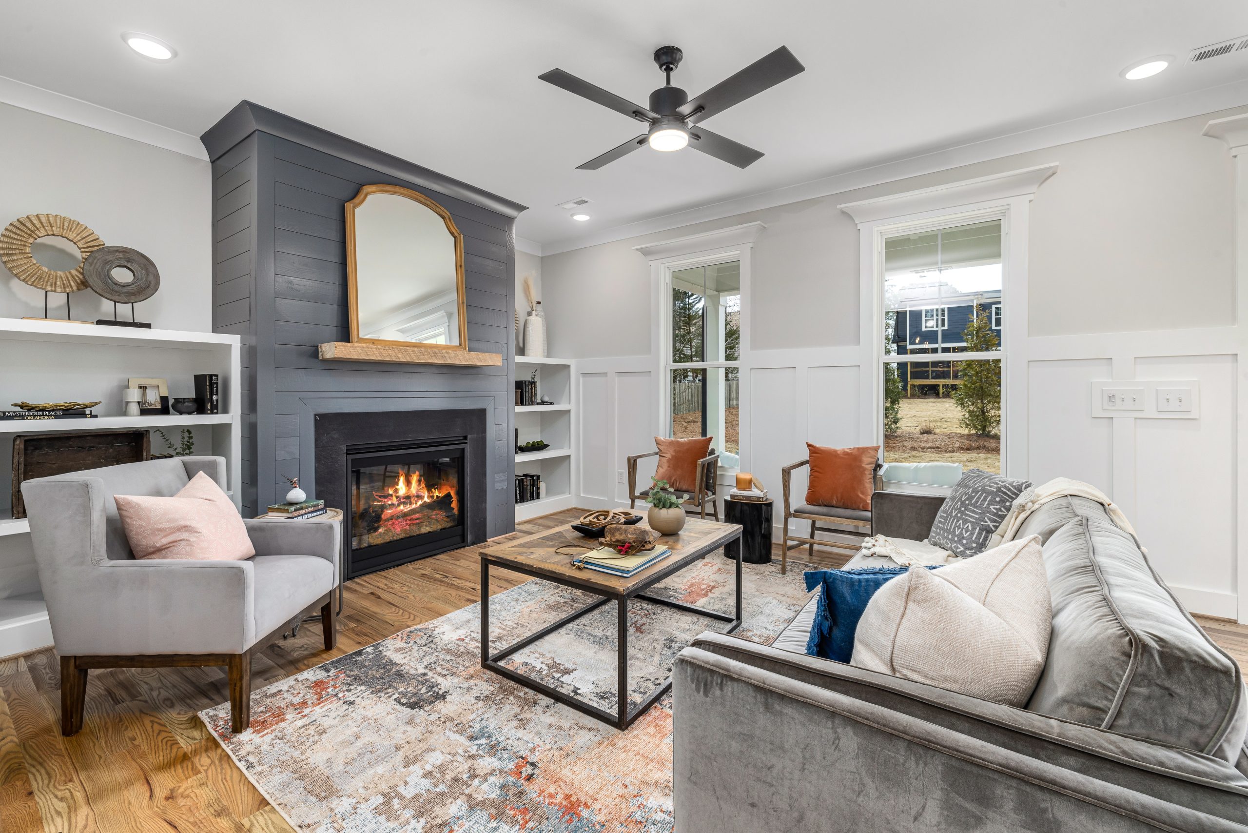 Living Room with fireplace